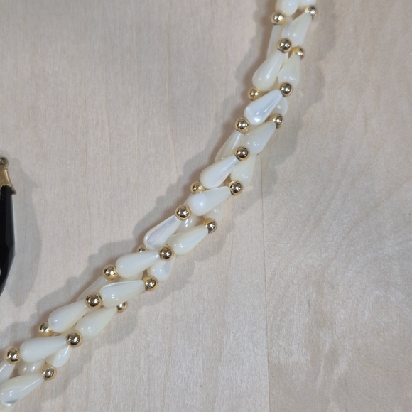 🖤🤍NEW🖤🤍 GORGEOUS!! Vintage 2pc Set Mother Of Pearl Necklace and Earrings